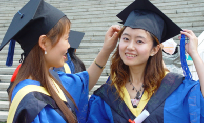 毕业后档案与户口仍在学校，第二年是否还算应届生？择业身份全解析