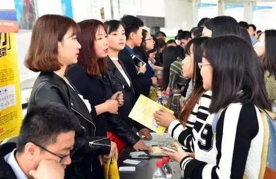 毕业两年仍算应届生？大学生择业期政策解析
