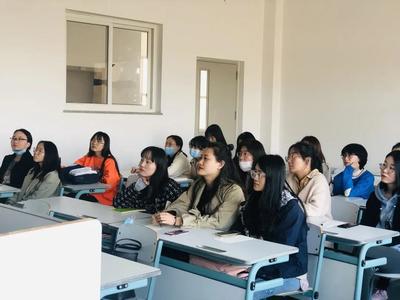 英语学院召开2018级研究生就业指导会，聚焦高效寻聘